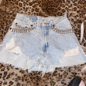 Vintage Levi’s  512 studded distressed shorts size 25